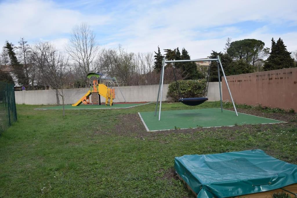 Le Petit Bonheur - Place Parking Privee - Clim - Terrasse - Piscine Partagee - Proche Parc Spirou Saint-Saturnin-les-Avignon Luaran gambar