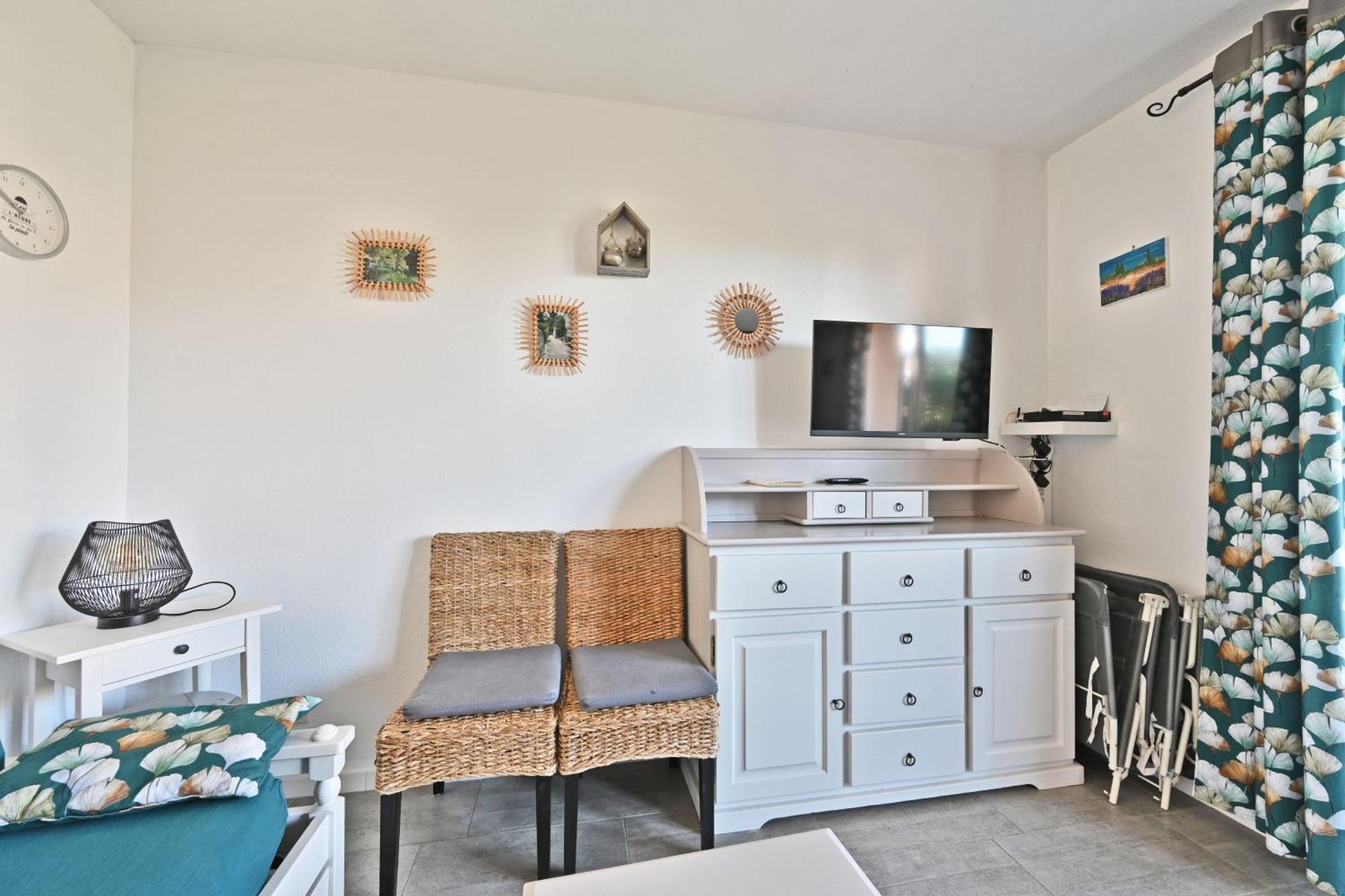 Le Petit Bonheur - Place Parking Privee - Clim - Terrasse - Piscine Partagee - Proche Parc Spirou Saint-Saturnin-les-Avignon Luaran gambar